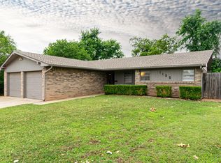 1105 Ridgeway Dr, Yukon, OK 73099