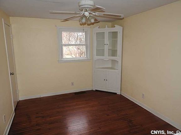3rd image of 103 E Dauenhauer St