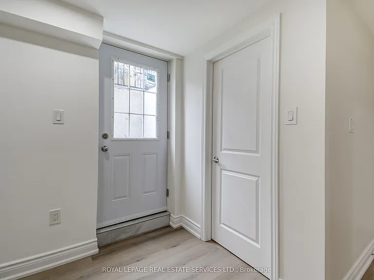 277 Mississaga St #LOWER — Photo 5