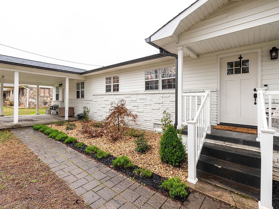 1st image of 120 Gale Dr NE