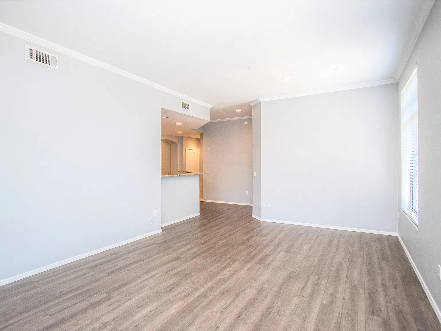 Beautiful Condo — Photo 3