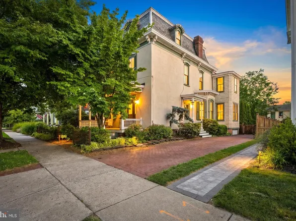 204 E Washington Ave, Newtown, PA 18940