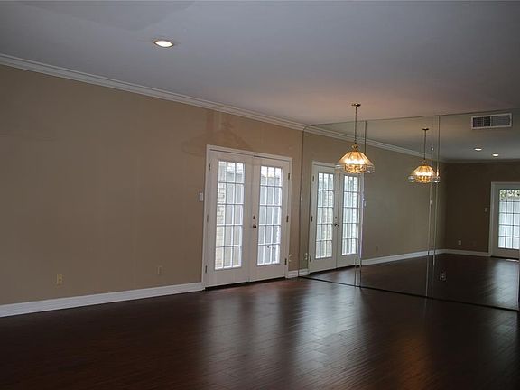 3rd image of 262 Wilcrest Dr