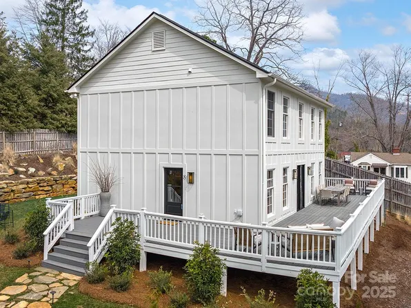 8 Pinecroft Pl, Asheville, NC 28804