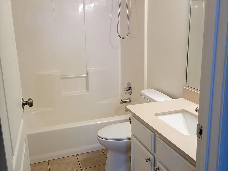 Hallway bathroom, upstairs