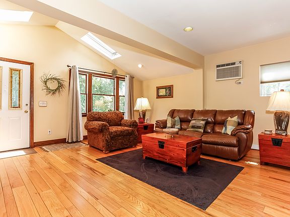 3rd image of 47 N Chatsworth Ave