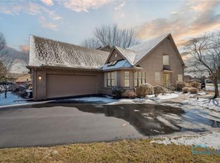 8667 Stone Oak Dr, Holland, OH