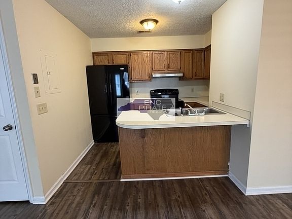 3rd image of 103 W Victoria Ct APT F