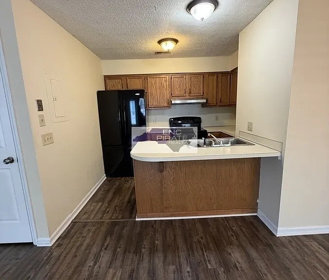 103 W Victoria Ct #F — Photo 3