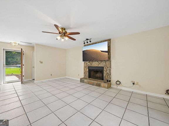 3rd image of 527 Paden Dr