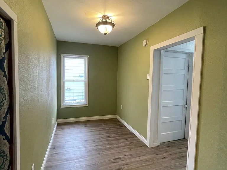 112 W Park Ave — Photo 4