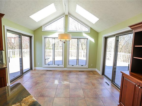5th image of 6540 Crabtree Ln