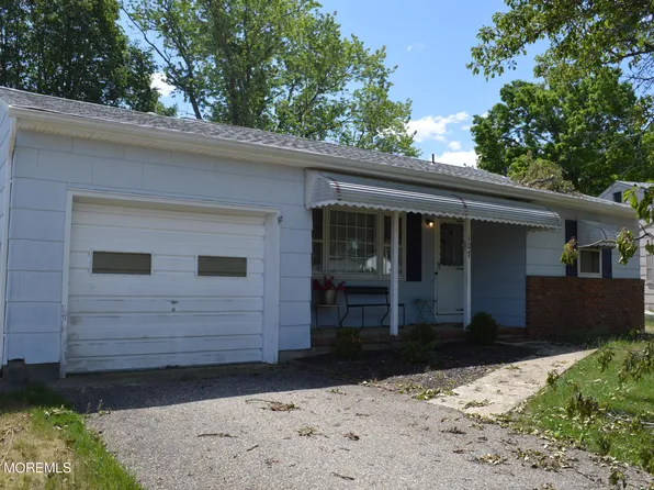 107 Bolingbroke Court, Toms River, NJ 08757