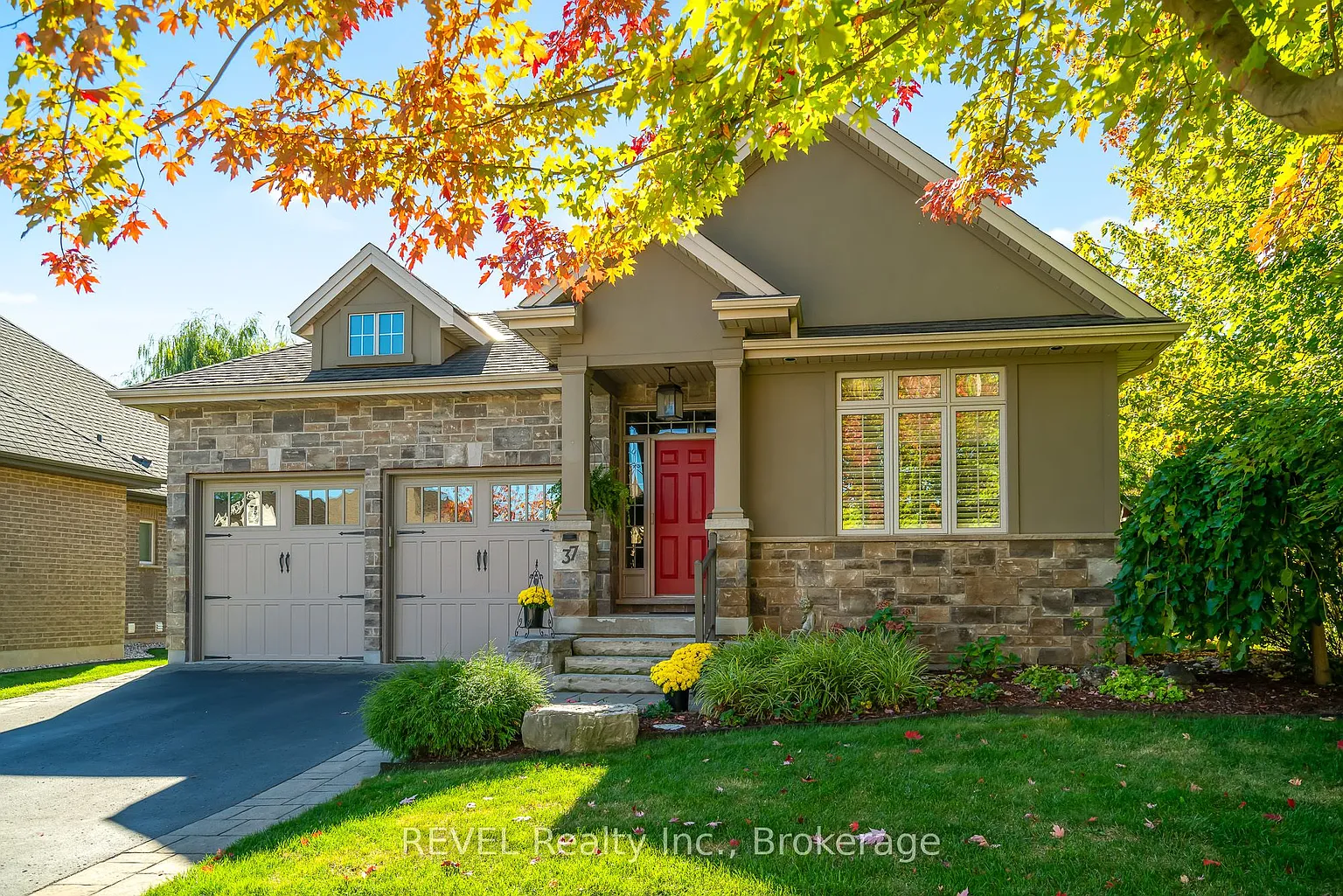 37 Hickory Ave photo 1