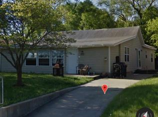 833 E 11th St, Lawrence, KS 66044