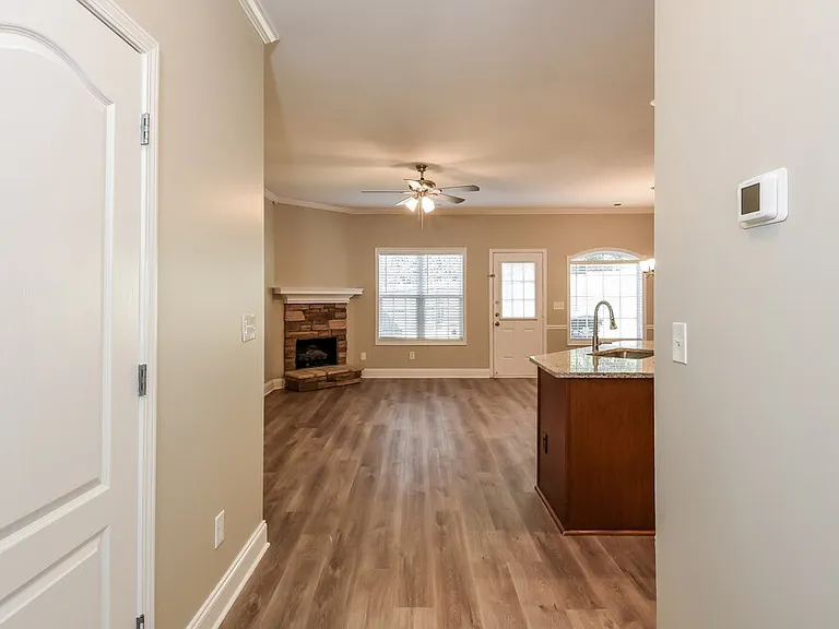 242 Derby Ct — Photo 4