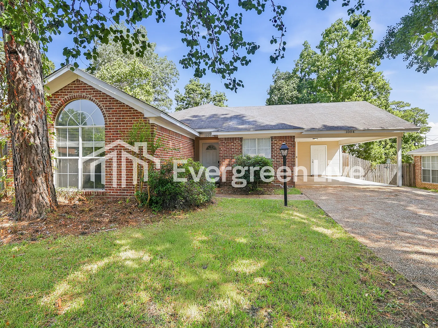 3 bed, 2.0 bath, 1240 sqft, $1,795 — Photo 2