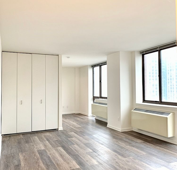 1st image of 520 W 43rd St APT 20D