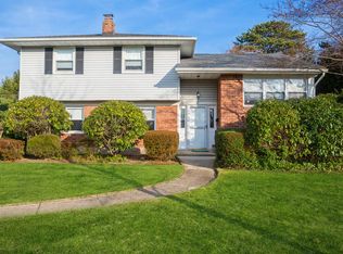 75 Marilynn St, East Islip, NY 11730