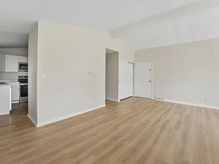 5038 Betsy Dr — Photo 5