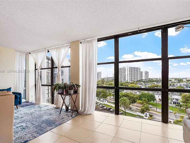 800 Parkview Dr #901 — Photo 4