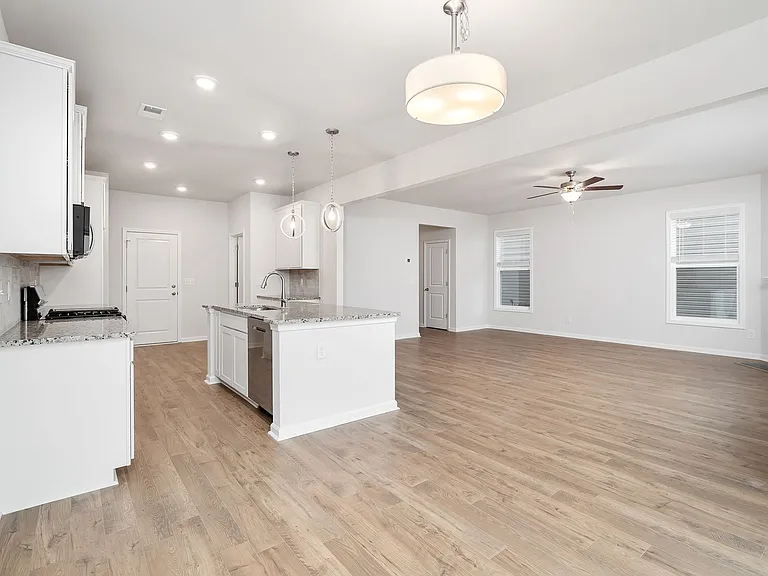 775 Justify Loop — Photo 28