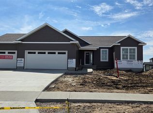 1985 Royal Oak Ridge Rd, Marion, IA 52302