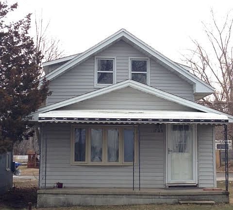 3rd image of 1703 E Lake Dr