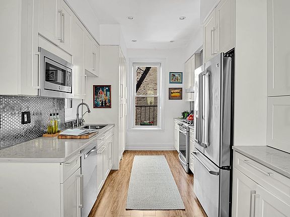 3rd image of 261 Garfield Pl APT 3