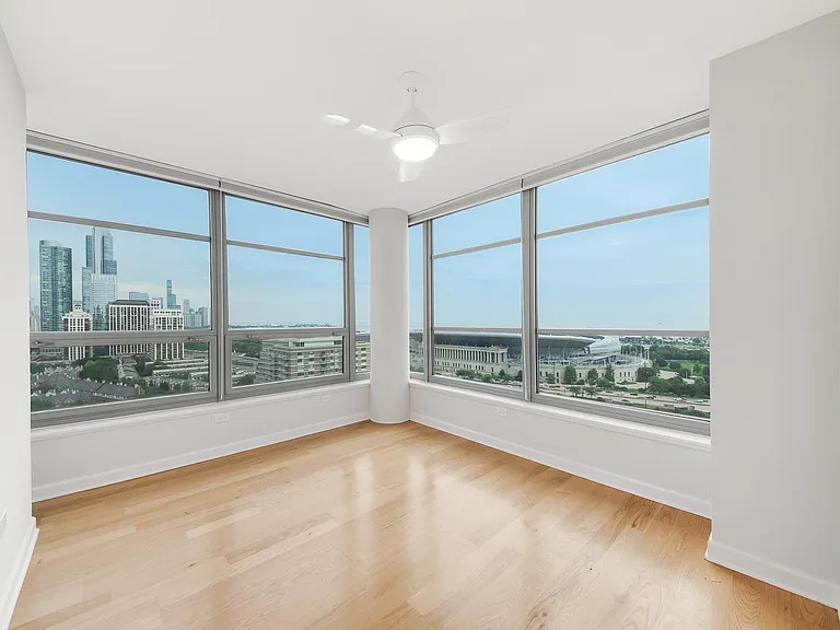 1600 S Prairie Ave #1902 — Photo 15