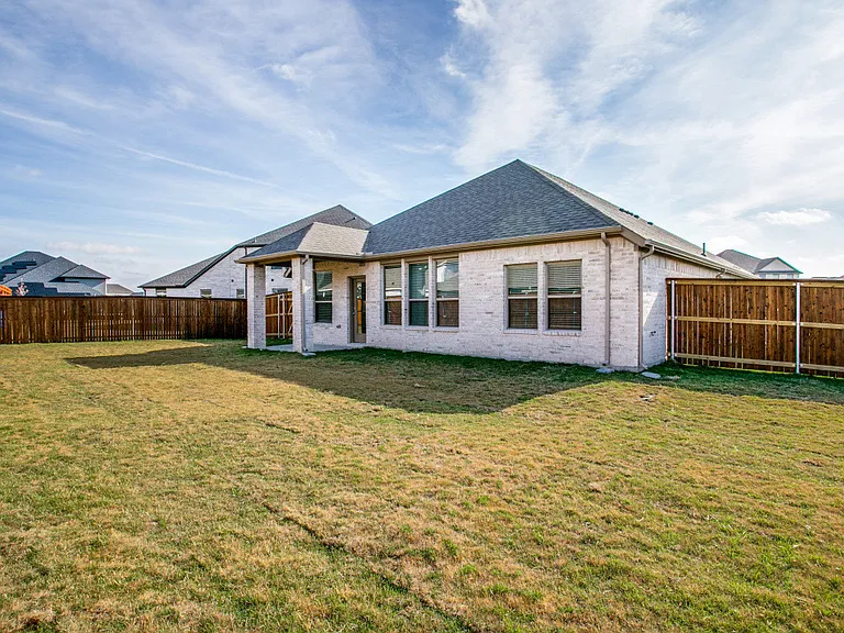 313 Ember Cir — Photo 23