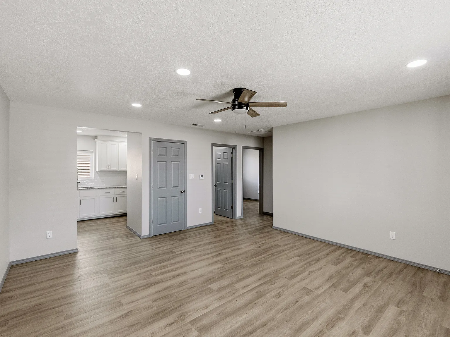 2 bed, 766 sqft, $1,275 — Photo 3