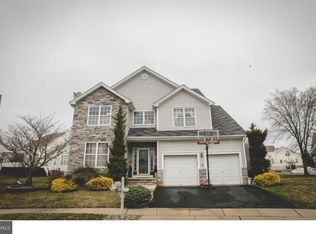 2 Pinehurst Ct, Monroe Township, NJ 08831