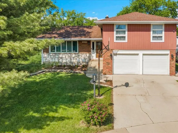 10447 S Stowe Ct, Palos Hills, IL 60465
