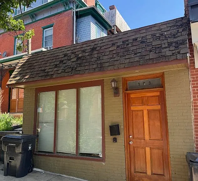 303 W 6th St — Photo 2