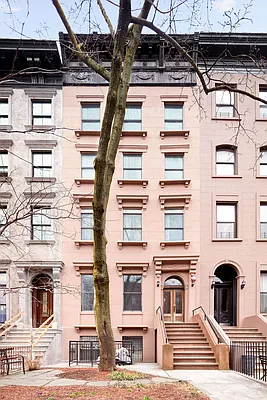 Sold by Compass | media 9