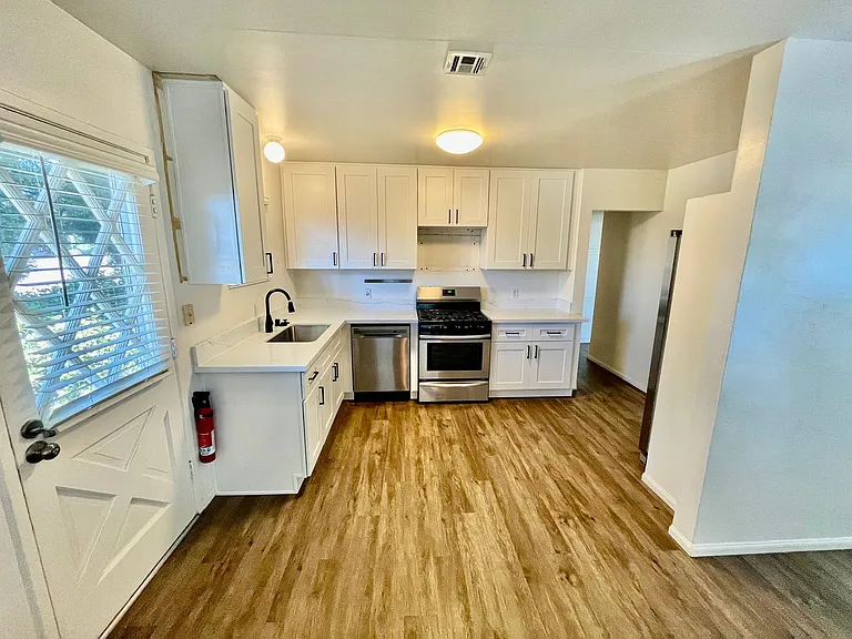 701 Nardo Rd — Photo 11
