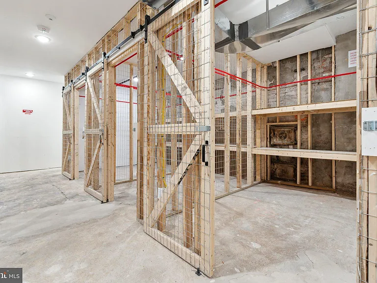 901 King St #201 — Photo 18