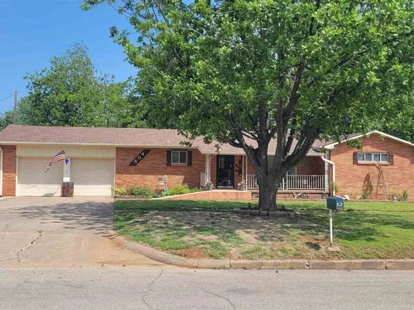 804 N 7th St, Perry, OK 73077