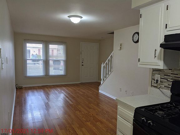 4th image of 64 Theresa Ct #64