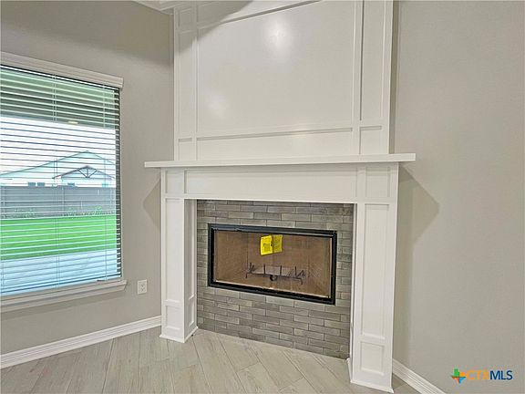 3rd image of 718 Eagle Crest Dr