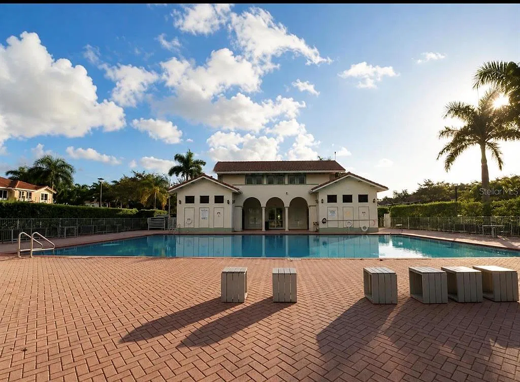 1 bed, 1.0 bath, 1600 sqft, $2,200 — Photo 1