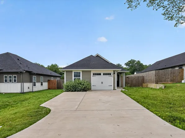 1032 Ray Dr, Denison, TX 75020