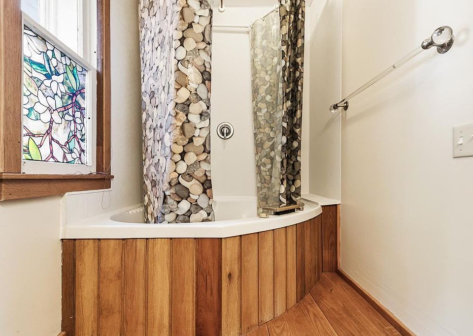 94th image of 200 N Park St
