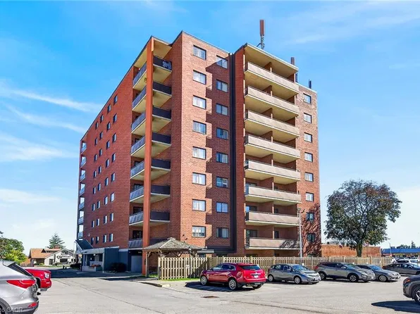 3955 Portage Rd #103, Niagara Falls, ON L2J 3W2