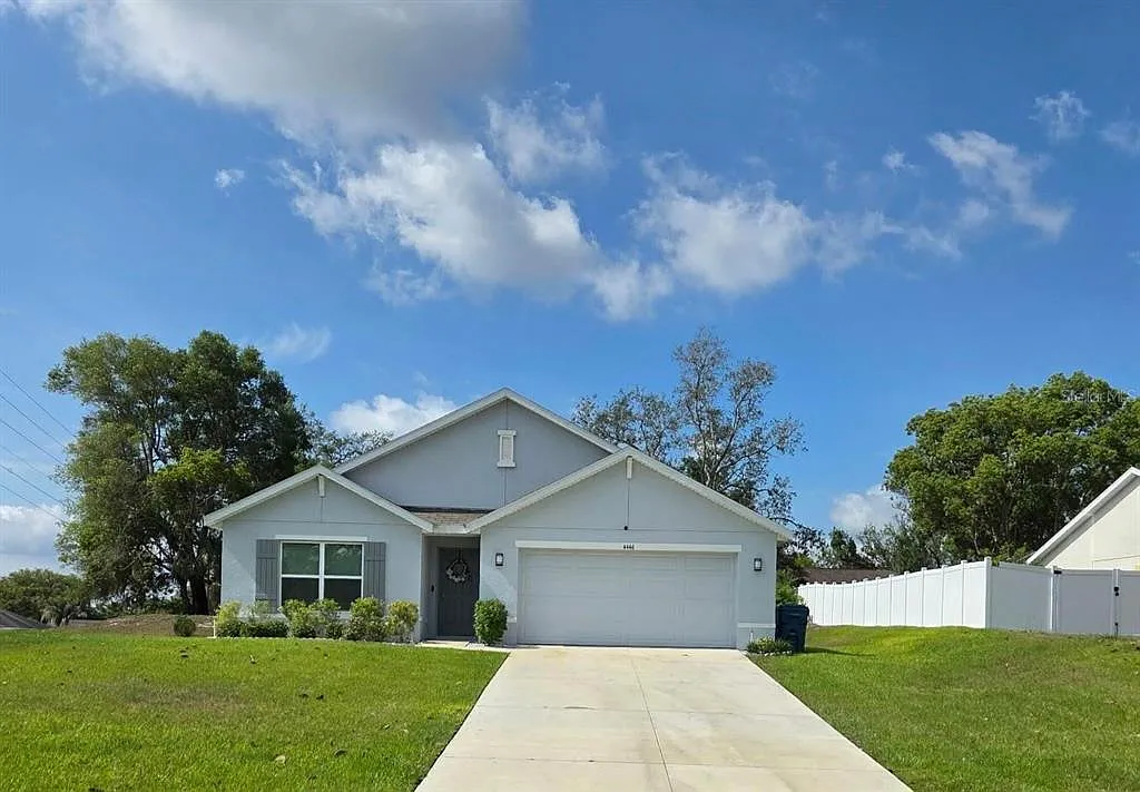 4 bed, 2.0 bath, 1812 sqft, $2,350 — Photo 1