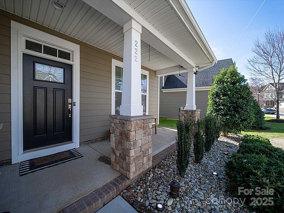 3rd image of 222 Blossom Ridge Dr