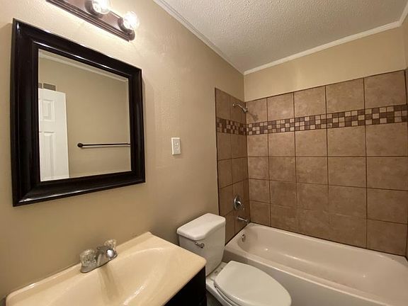 4th image of 4135 Meadow Dr