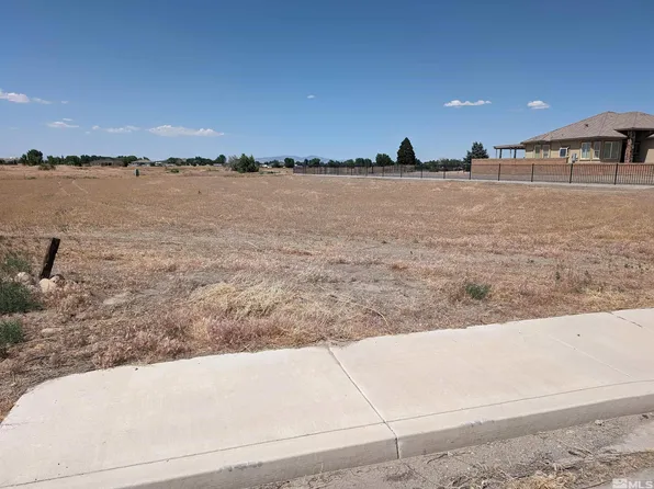 408 Maple Dr, Yerington, NV 89447