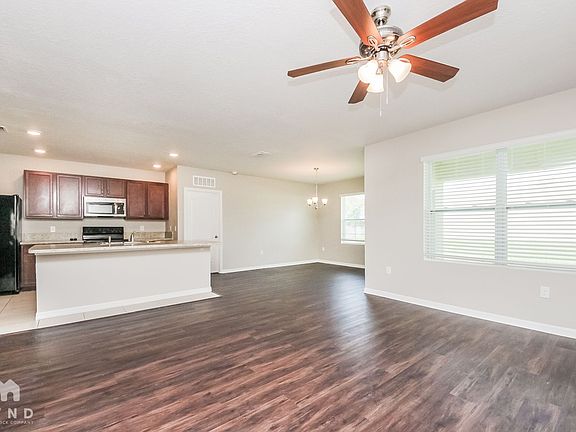 3rd image of 1461 Powell Ln